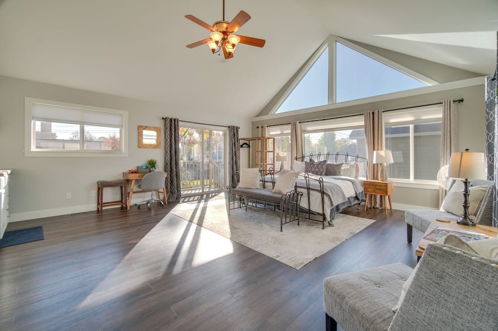 Charming Getaway, Walk to Windsor Lake & Downtown! - Ault, CO