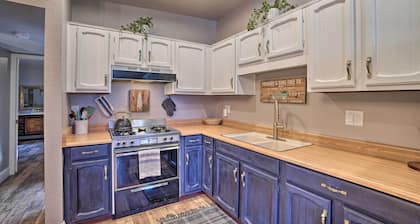 Luxe Route 66 Getaway w/ A/C in Downtown Williams!