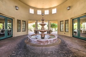 Apartment (2 Bedrooms) | Interior - Community Pool, Golf & Tennis: Scottsdale Retreat (Scottsdale)