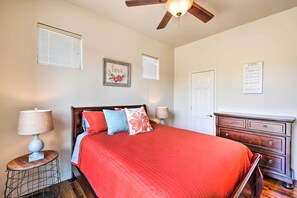 Apartment (2 Bedrooms) | Interior - Community Pool, Golf & Tennis: Scottsdale Retreat (Scottsdale)