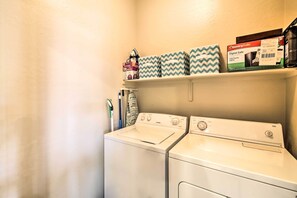 Apartment (2 Bedrooms) | Interior - Community Pool, Golf & Tennis: Scottsdale Retreat (Scottsdale)