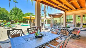 Vila (5 Bedrooms) | Bagian depan properti