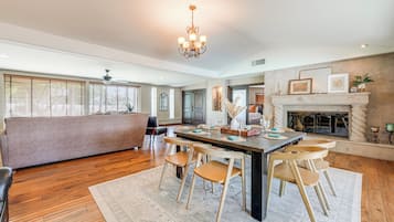 Villa (5 Bedrooms) | Interior