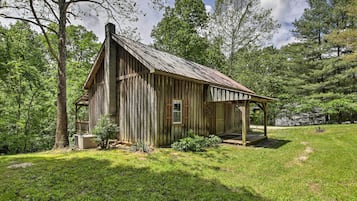 House (2 Bedrooms) | Exterior