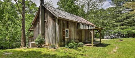 House (2 Bedrooms) | Exterior