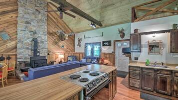 House (2 Bedrooms) | Interior