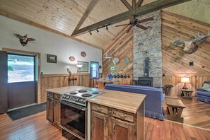 House (2 Bedrooms) | Interior