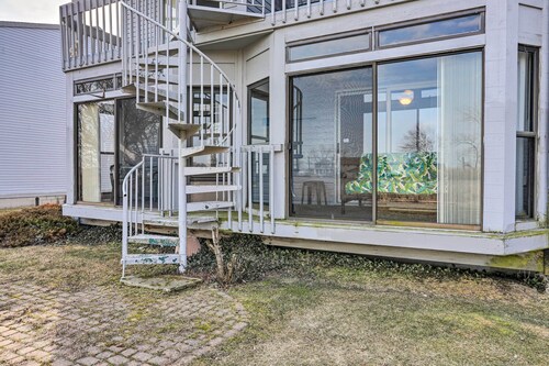 Serene Abode on Lake Erie ~ 9 Miles to Oak Harbor