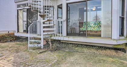 Serene Abode on Lake Erie ~ 9 Miles to Oak Harbor