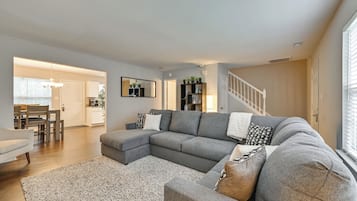 House (3 Bedrooms) | Interior