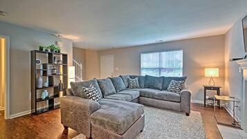 House (3 Bedrooms) | Front of property