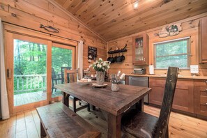 Interior - Blue Ridge Cabin Getaway Cashiers & Highlands (Cullowhee)