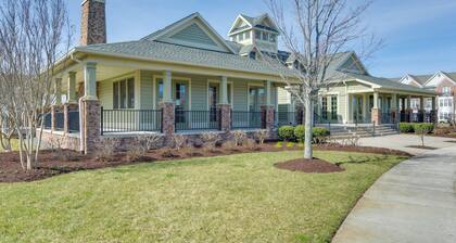 4 Mi to Beaches: Luxe Coastal Resort Condo