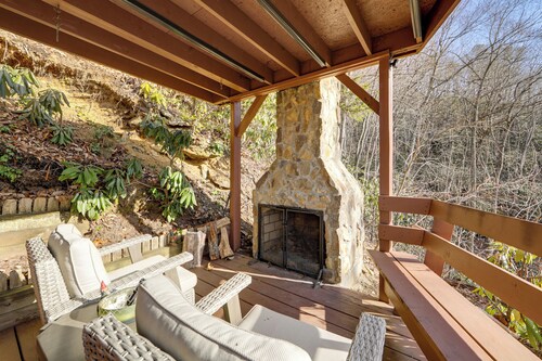 8 Mi to Skiing: Porch w/ Fireplace + Mtn Views!