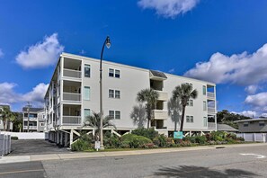 Apartment (2 Bedrooms) | Interior - Walk to Ocean: Cozy Condo in North Myrtle Beach! (North Myrtle Beach)