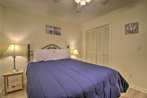 Apartment (2 Bedrooms) | Interior - Walk to Ocean: Cozy Condo in North Myrtle Beach! (North Myrtle Beach)