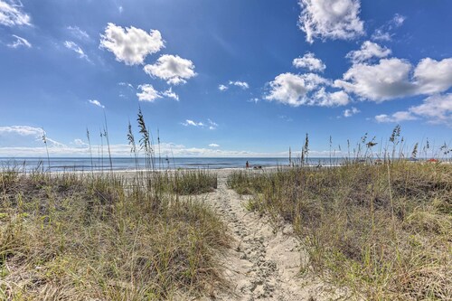 Walk to Ocean: Cozy Condo in North Myrtle Beach!