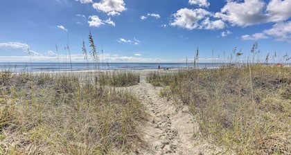 Walk to Ocean: Cozy Condo in North Myrtle Beach!