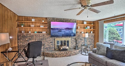 Spacious Family Glenwood Estates Home w/ Hot Tub!