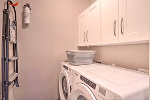 Interior - Beautiful Scottsdale Home - Walk to Shops & Golf (Scottsdale)