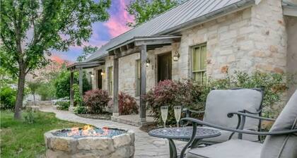 Stonebridge 2: 2 Blocks to Main, Shared Hot Tub