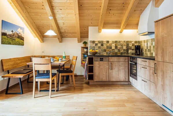 Kühlschrank, Ofen, Herdplatte, Geschirrspüler