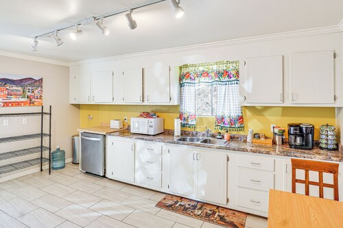 Bisbee Home w/ Private Parking & EV Charger!