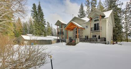 Expansive Group Lake House w/ Private Hot Tub!