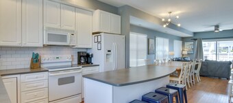 Bay-view Retreat w/ 5 Balconies in Bethany Beach!