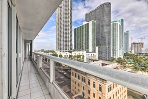 Interior - Waterfront High-rise Condo - Miami Beach 5 Mi (Miami)