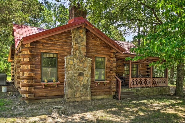 Peaceful Log Cabin Escape Near Table Rock Lake! - Emerald Beach, MO
