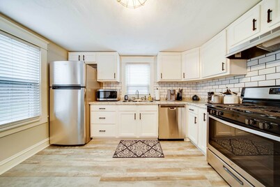 Meadville Apartment w/ Deck < 2 Mi to Allegheny!