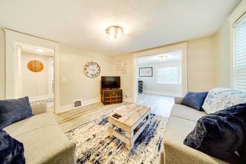 Meadville Apartment w/ Deck < 2 Mi to Allegheny!