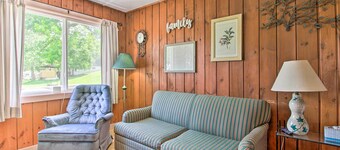 Leisurely Lake Retreat: Boat Rentals & Fishing!