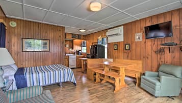 1 bedroom, bed sheets