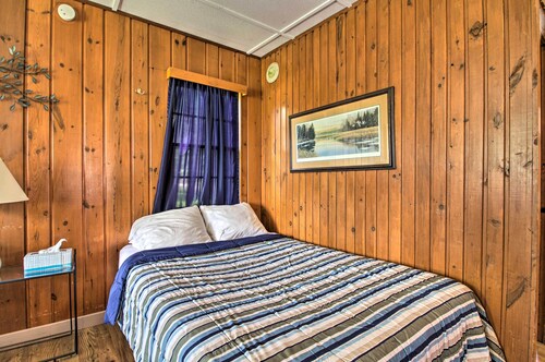 Leisurely Lake Retreat: Boat Rentals & Fishing!