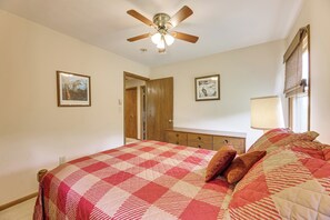 House (3 Bedrooms) | Interior - Fish, Hike, Hunt: Secluded Cabin in Doe Hill! (Doe Hill)