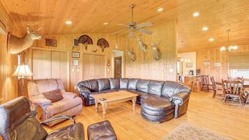 House (3 Bedrooms) | Interior