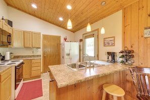 House (3 Bedrooms) | Interior - Fish, Hike, Hunt: Secluded Cabin in Doe Hill! (Doe Hill)