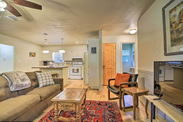 House (3 Bedrooms) | Interior