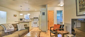 Utopia Family Home, 2 Blocks to Utopia Park!