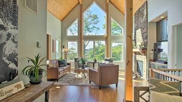 House (4 Bedrooms) | Front of property