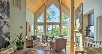 Grand Chalet w/ Hot Tub - Near Wintergreen Resort