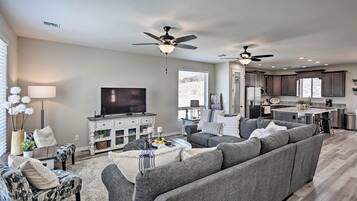 House (3 Bedrooms) | Interior