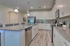 Interior - Walk to Pool, 12 Mi to Disney: Solterra Retreat! (Davenport)