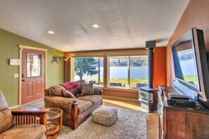 House (3 Bedrooms) | Interior - Lakefront Cabin w/ Stunning Mountain Views & Dock! (Eatonville)