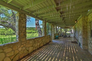 Cottage (3 Bedrooms) | Interior - Countryside Cottage: 17 Mi to Downtown San Antonio (San Antonio)
