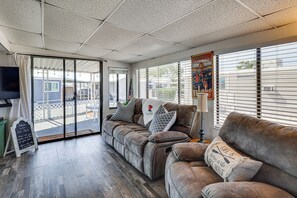 House (2 Bedrooms) | Interior - Lake Havasu Home w/ Resort Perks, Walk to Lake (Lake Havasu City)