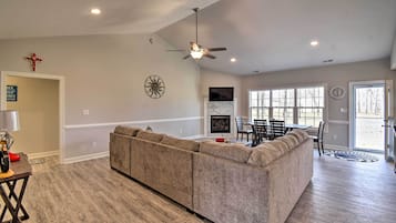 House (4 Bedrooms) | Interior