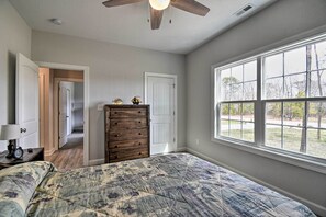 4 habitaciones, tabla de planchar con plancha y ropa de cama